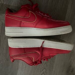 Wmns Air force 1 LOW “ RED GOLD SWOOSH”